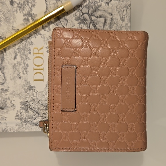 🎀 Pink GUCCI Microguccissima Bi-Fold Wallet - Picture 2 of 16